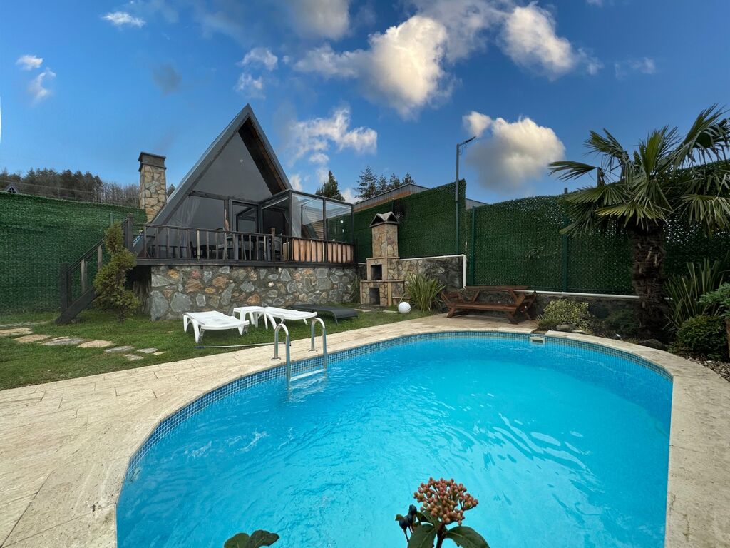Isıtmalı Havuzlu Bungalovlarda Dört Mevsim Tatil